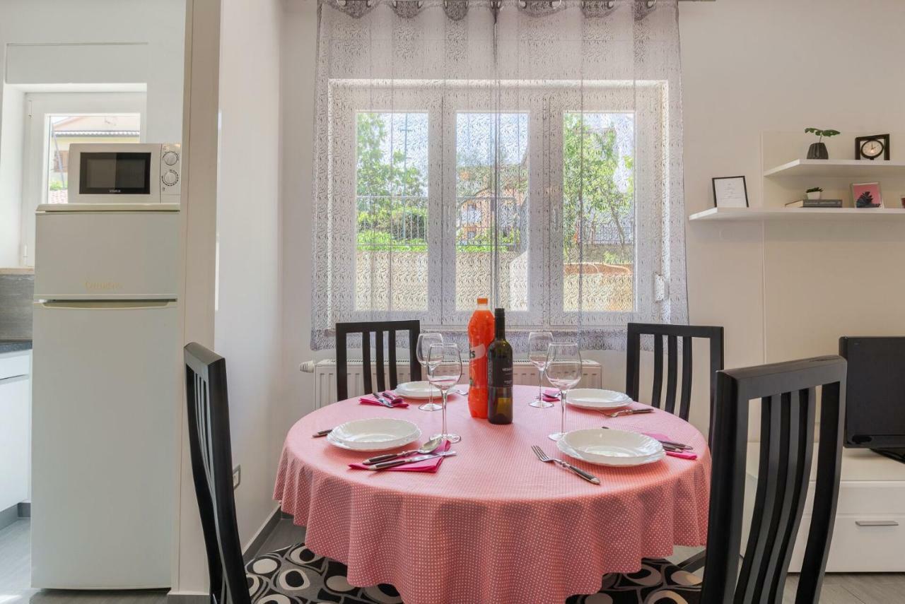 Esther Apartment プーラ エクステリア 写真