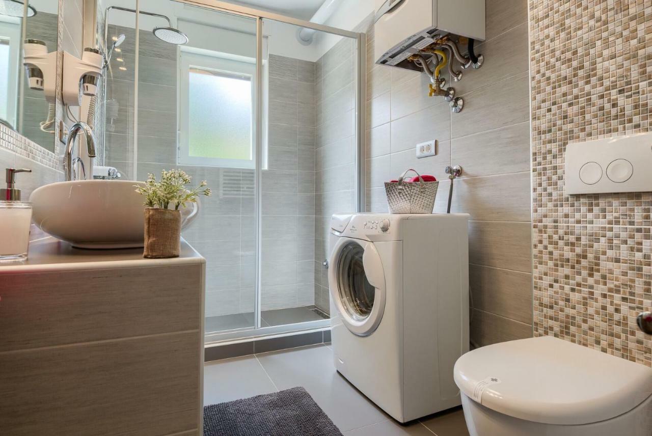 Esther Apartment プーラ エクステリア 写真