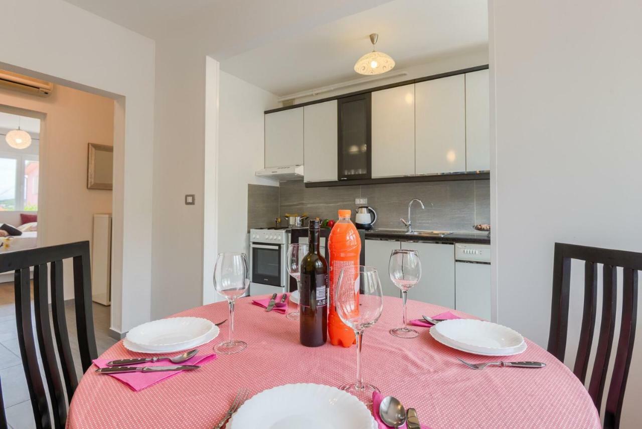 Esther Apartment プーラ エクステリア 写真