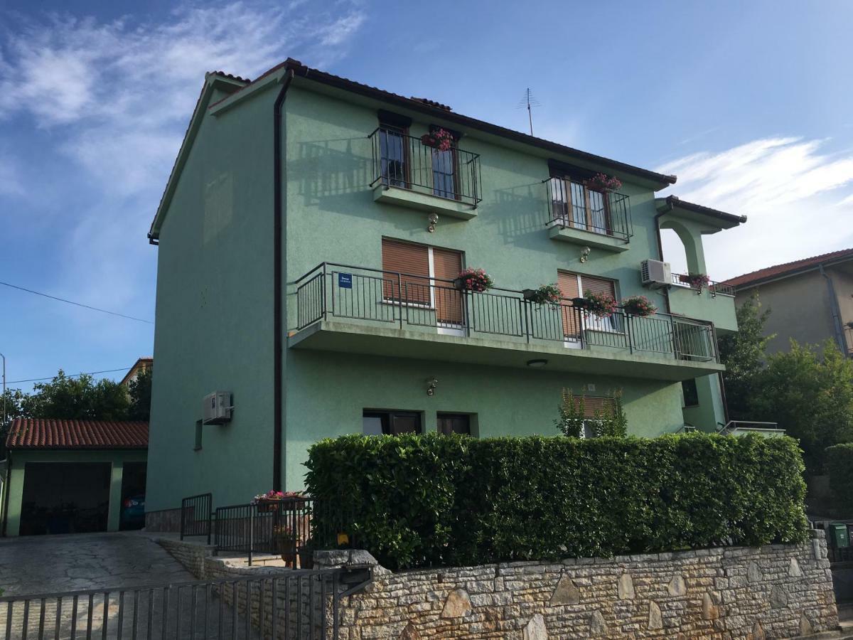 Esther Apartment プーラ エクステリア 写真